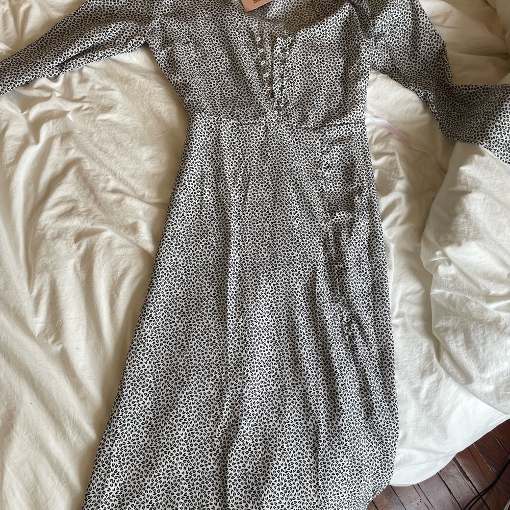 Elegant Black and White Patterned Dress
